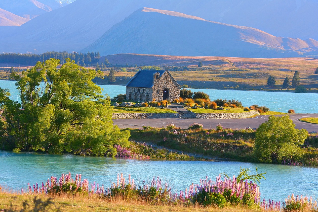 Lake tekapo, new zealand, church — Tips for Volunteering at a Food Bank